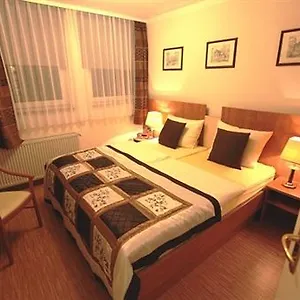 hotel-carlton-mayfair.topcolognehotels.com/